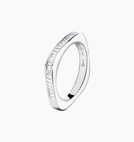 
                                                                                    Intrépide wedding ring in gold and diamonds / Lepage
                                                                            