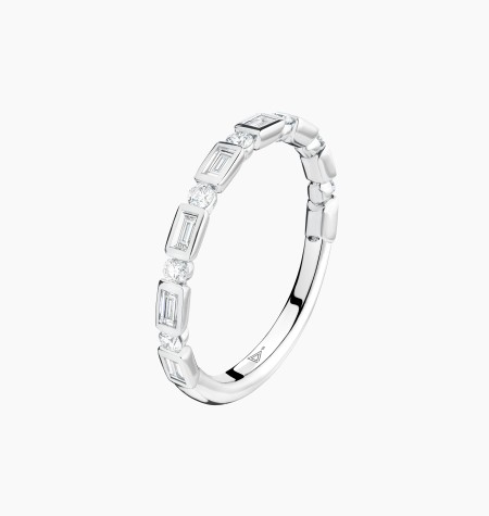 
                                                                                    Inspirante wedding ring in white gold and diamonds / Lepage
                                                                            