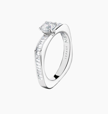 
                                                                                    Intrepide solitaire in gold and diamonds / Lepage
                                                                            