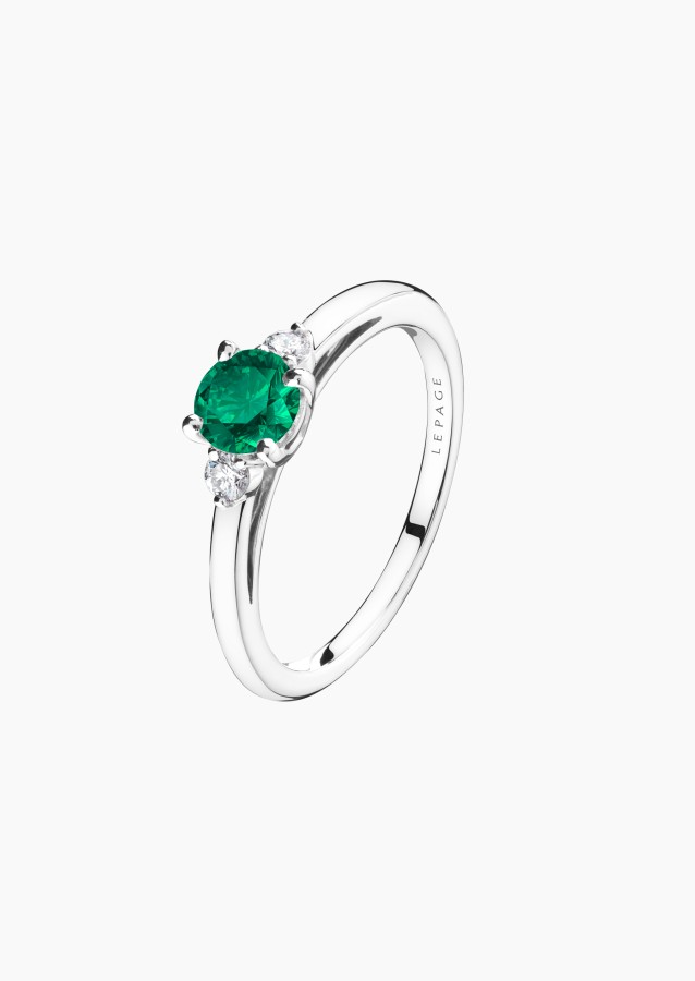 
                                                                                    Passion ring in gold, emerald and diamonds / Lepage
                                                                            