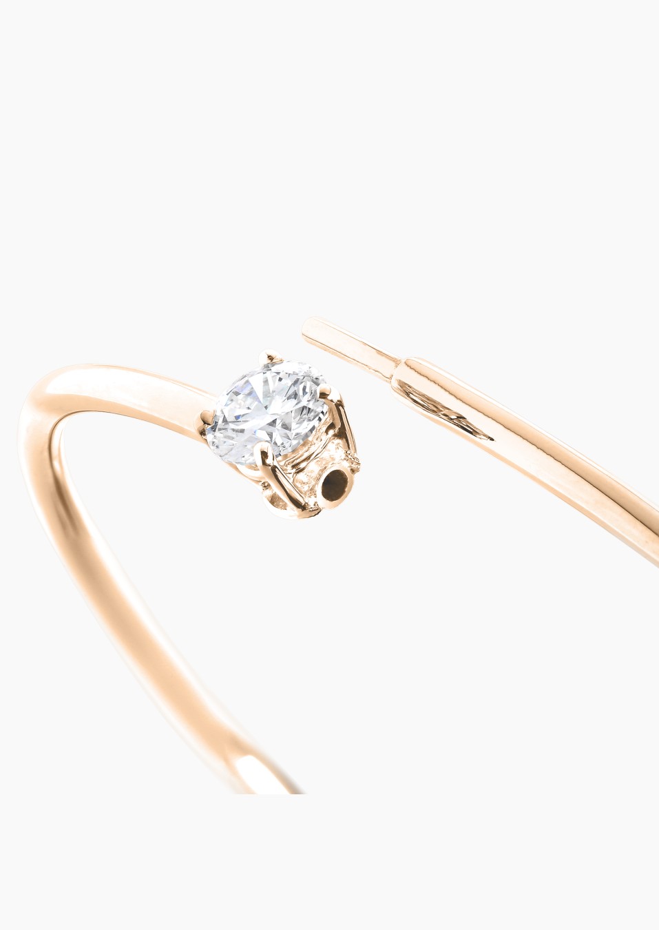Pur flexible bangle bracelet in gold and diamonds / Lepage