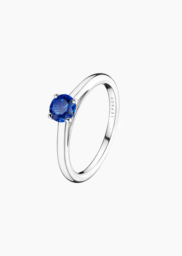 
                                                                                    Promesse solitaire in gold and sapphire / Lepage
                                                                            