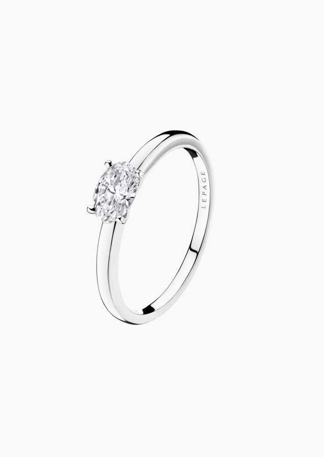 
                                                                                    Emotion solitaire in gold and oval-cut diamond / Lepage
                                                                            