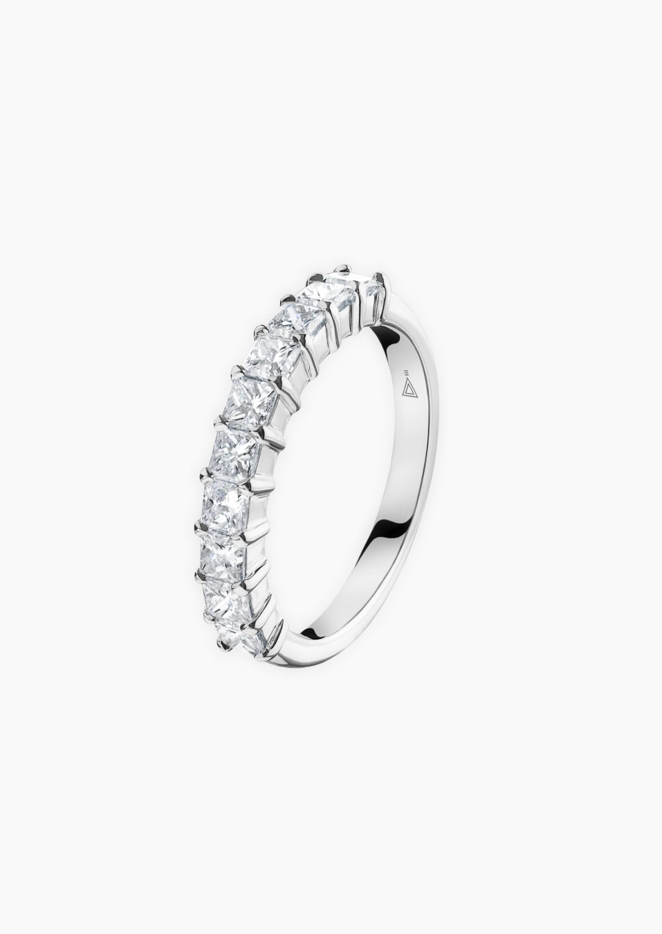 Malicieuse wedding ring in gold and princess-cut diamonds / Lepage