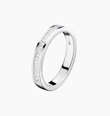 
                                                                                    Charmeuse wedding ring in gold and baguette-cut diamonds / Lepage
                                                                            