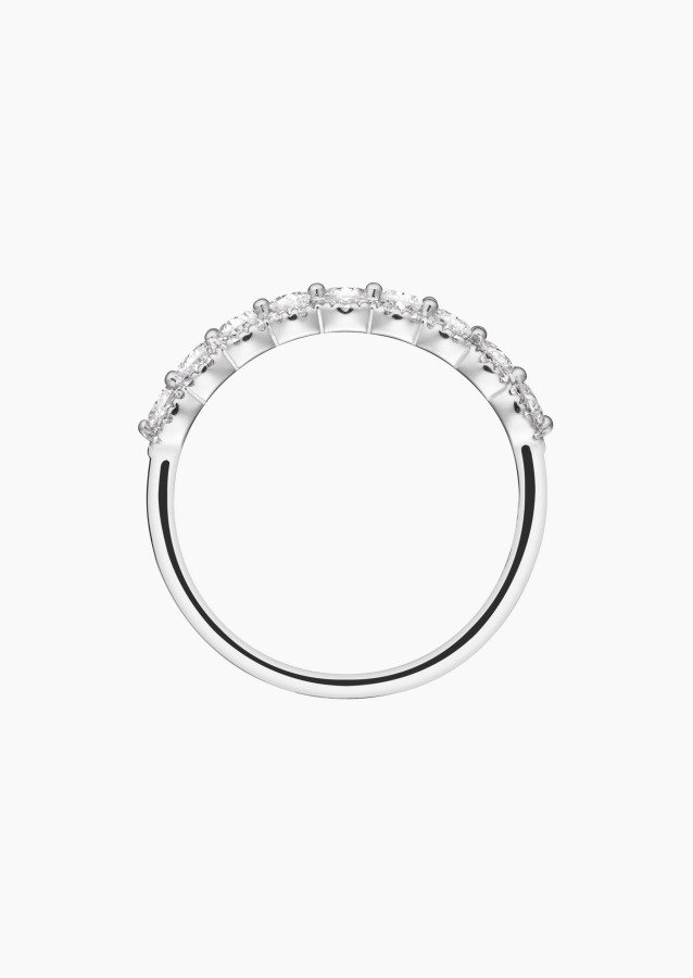 Duchesse wedding ring in gold and diamonds / Lepage