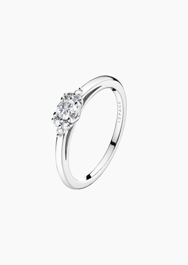 
                                                                                    Héloïse ring in gold and diamonds / Lepage
                                                                            