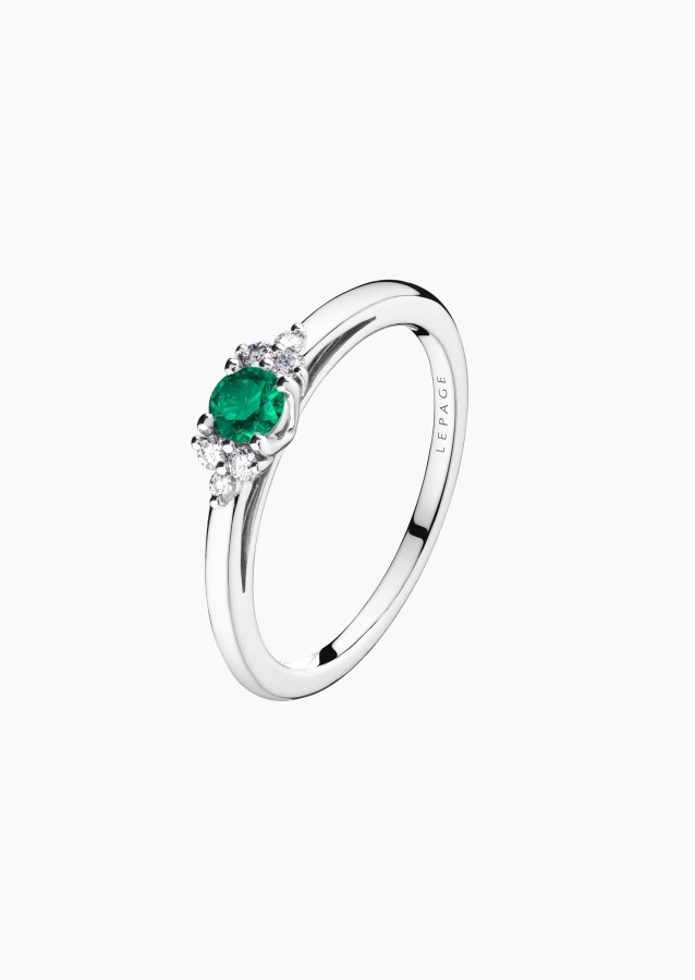 
                                                                                    Héloïse ring in gold, emerald and diamonds / Lepage
                                                                            