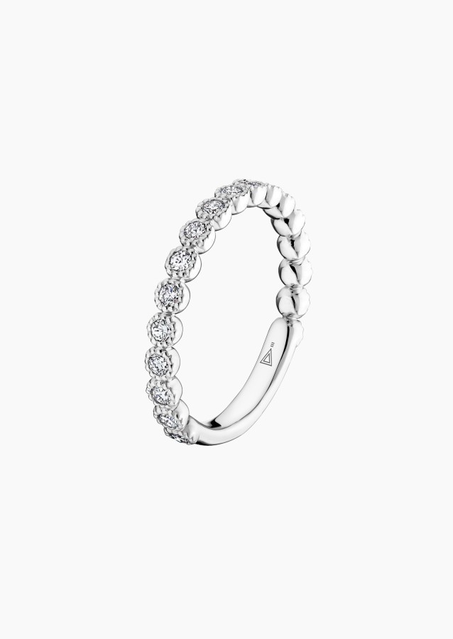 
                                                                                    Capucine wedding ring in gold and diamonds / Lepage
                                                                            