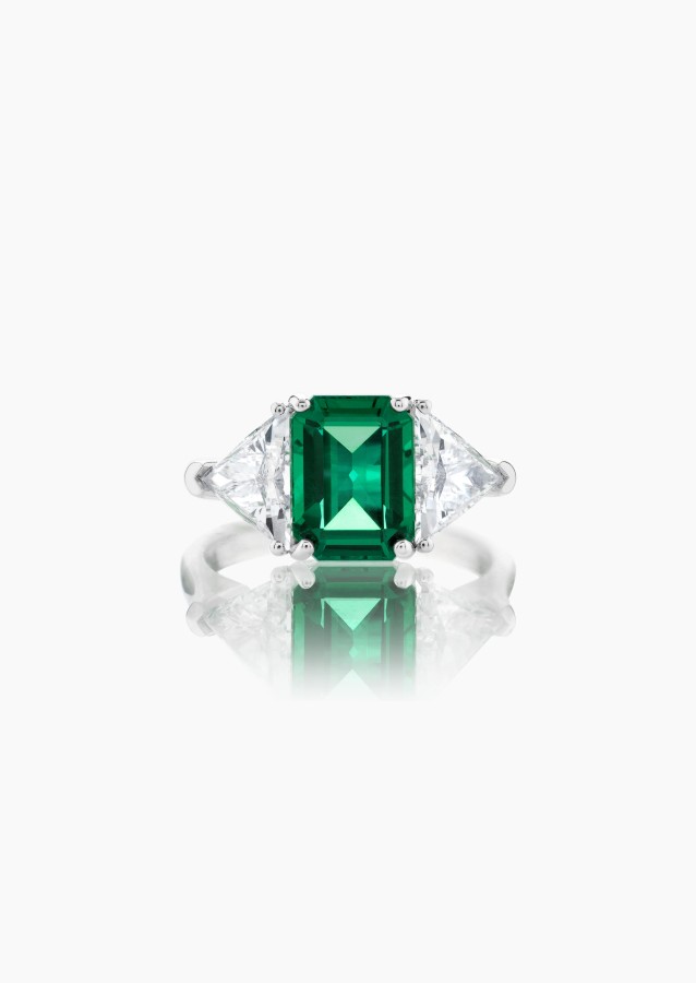 
                                                                                    Lepage Cléo ring in platinum, emerald and diamonds / Lepage
                                                                            
