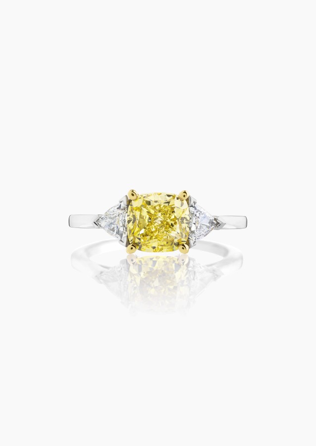 
                                                                                    Evidence 1922 ring in white gold, yellow diamond and diamonds / Lepage
                                                                            