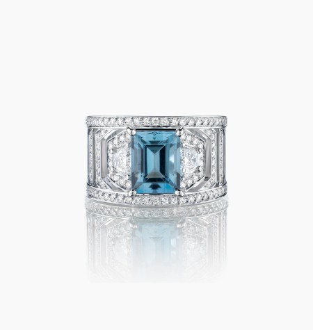 
                                                                                    La Santa-Maria ring in white gold, aquamarine and diamonds / Lepage
                                                                            