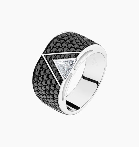 
                                                                                    Bague La Prestigieuse en or blanc, diamant et diamants noirs / Lepage
                                                                            
