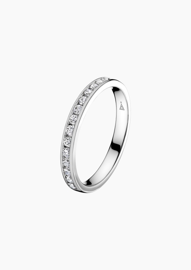 
                                                                                    Destinée wedding ring in gold and diamonds / Lepage
                                                                            