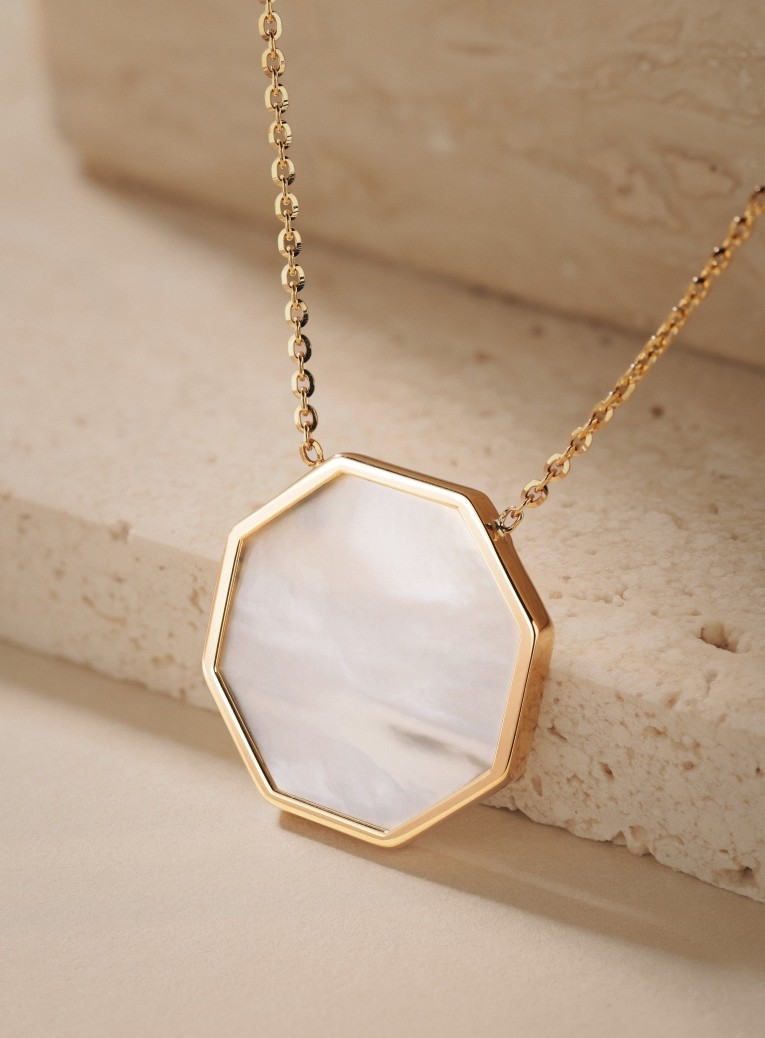 Octo white mother-of-pearl necklace