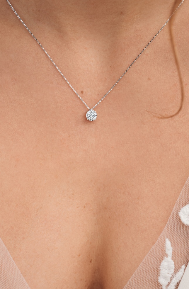 zoom on the maison lepage necklace 