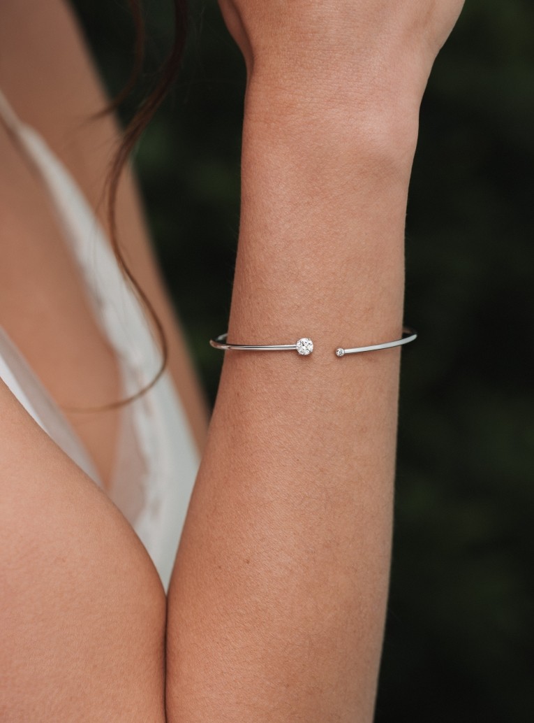 Bracelet jonc flexible Beguin en or et diamants