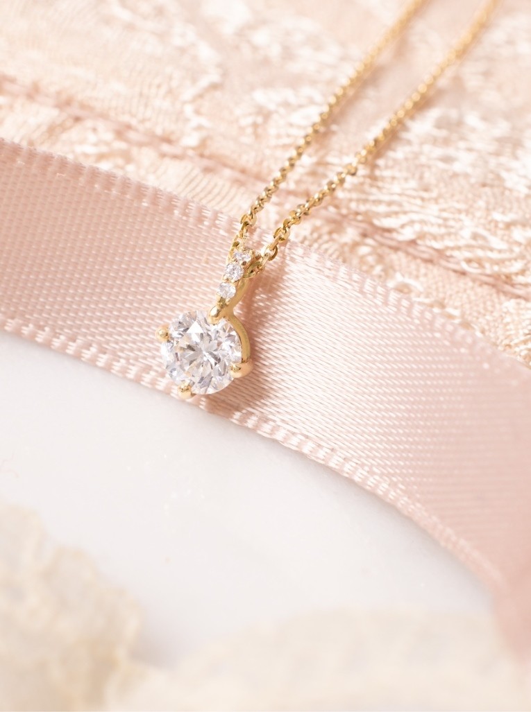 Flirt necklace in gold and diamonds 