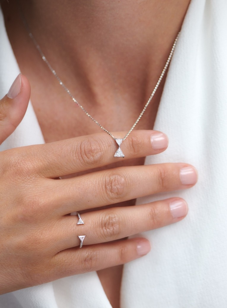 La précieuse necklace in gold and diamonds 