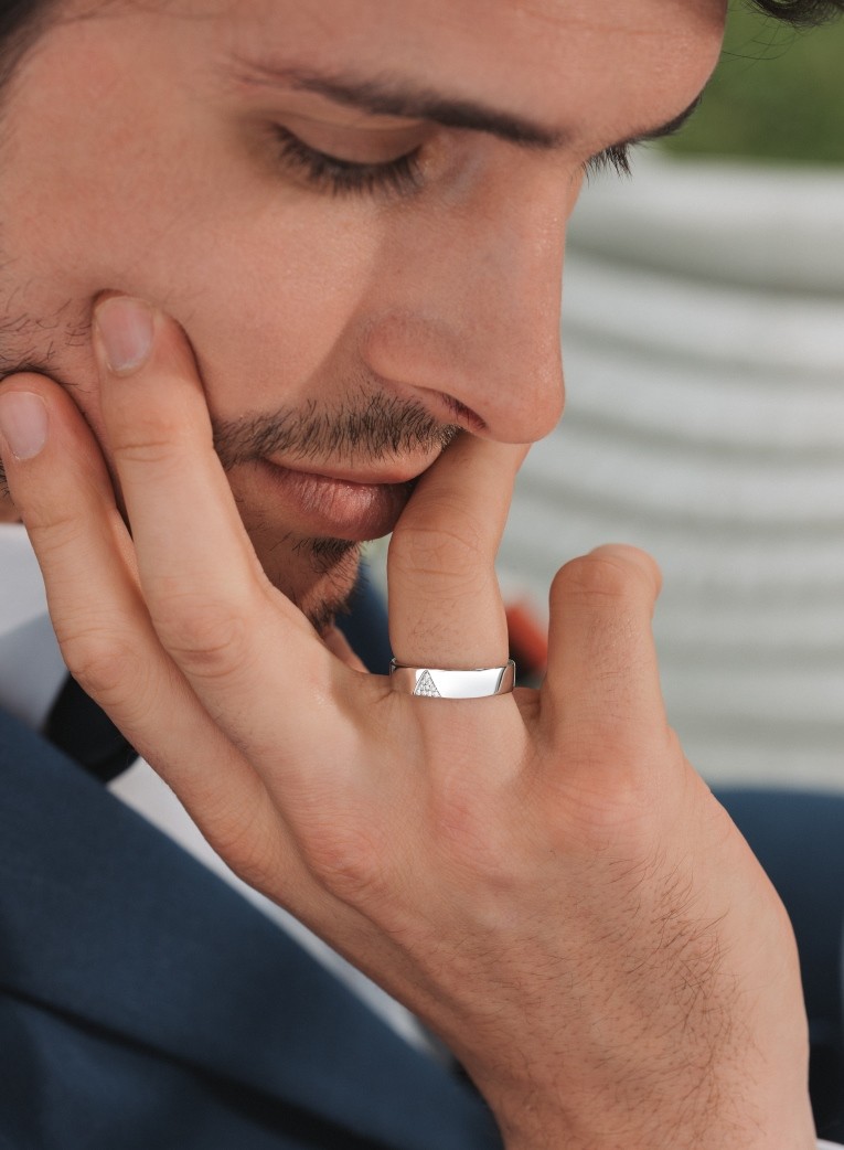 La Remarquable wedding ring in gold and diamonds 