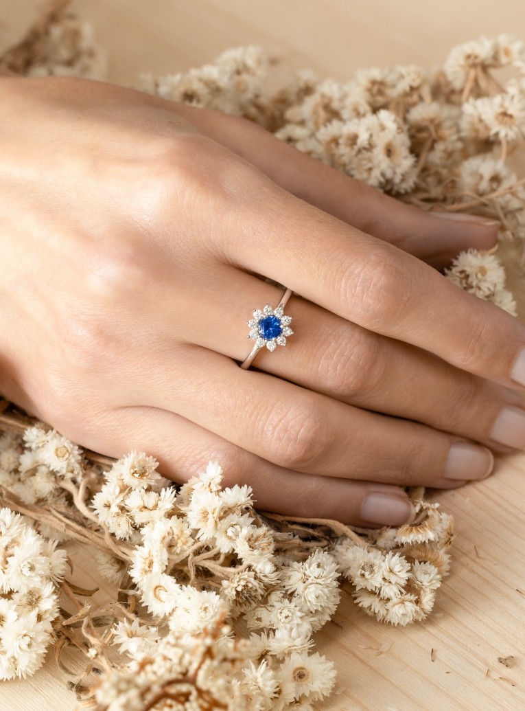 Marguerite ring - Sapphire and diamonds 