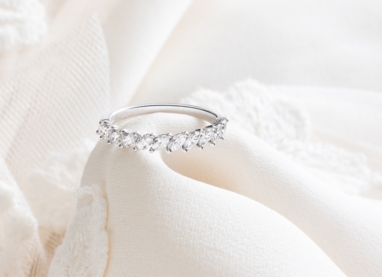 Suzanne wedding ring - Diamonds 