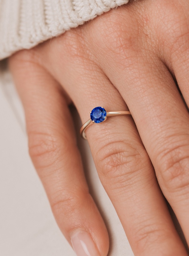 Pink gold and sapphire ring 