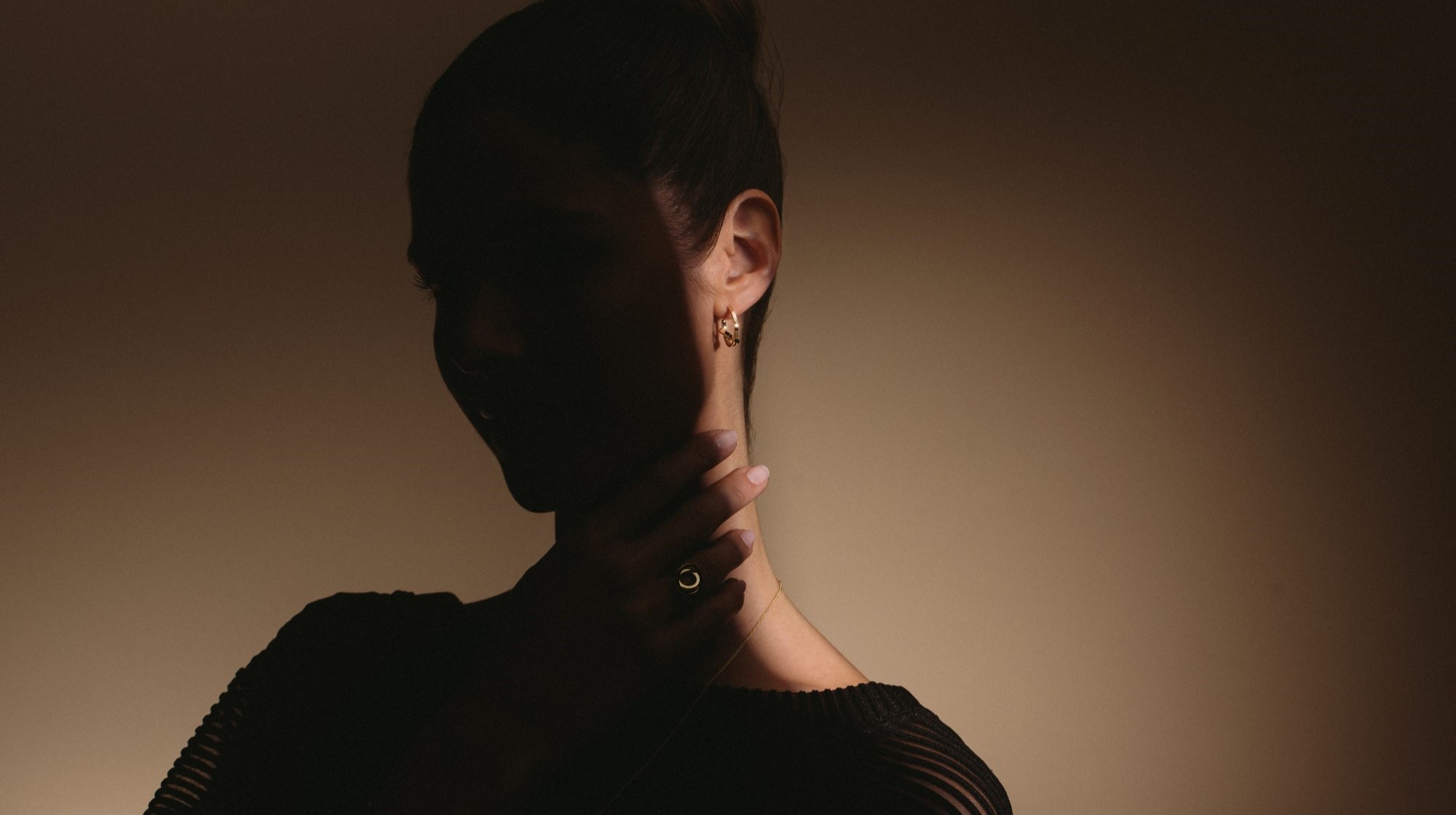 Univers alba woman wearing lepage gold jewellery
