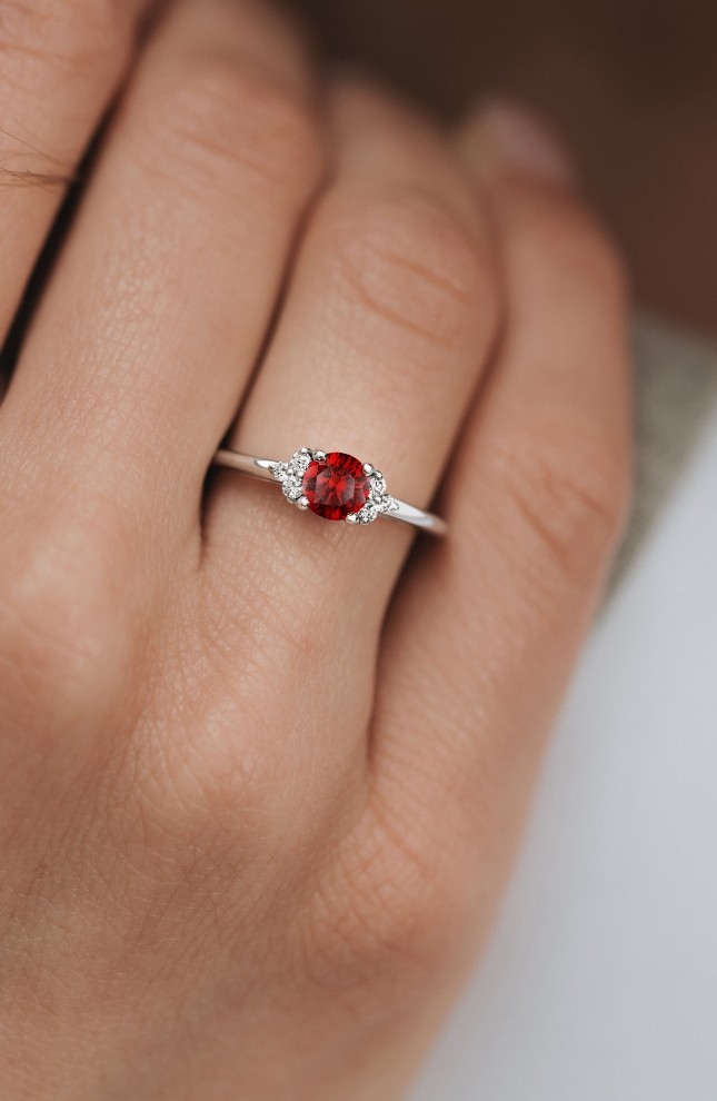 Suzanne collection ring in gold with a ruby and diamonds