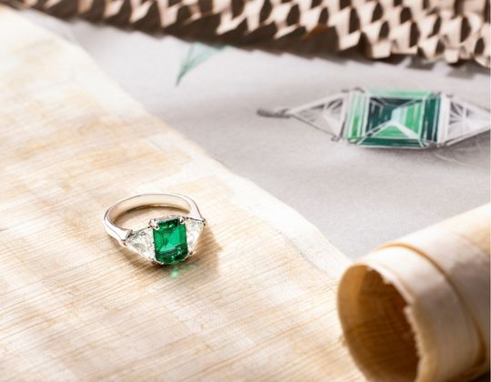 Lepage Cléo ring in platinum, emerald and diamonds