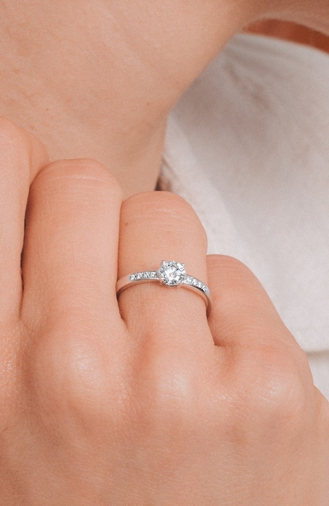 Aristide engagement ring in white gold and diamonds