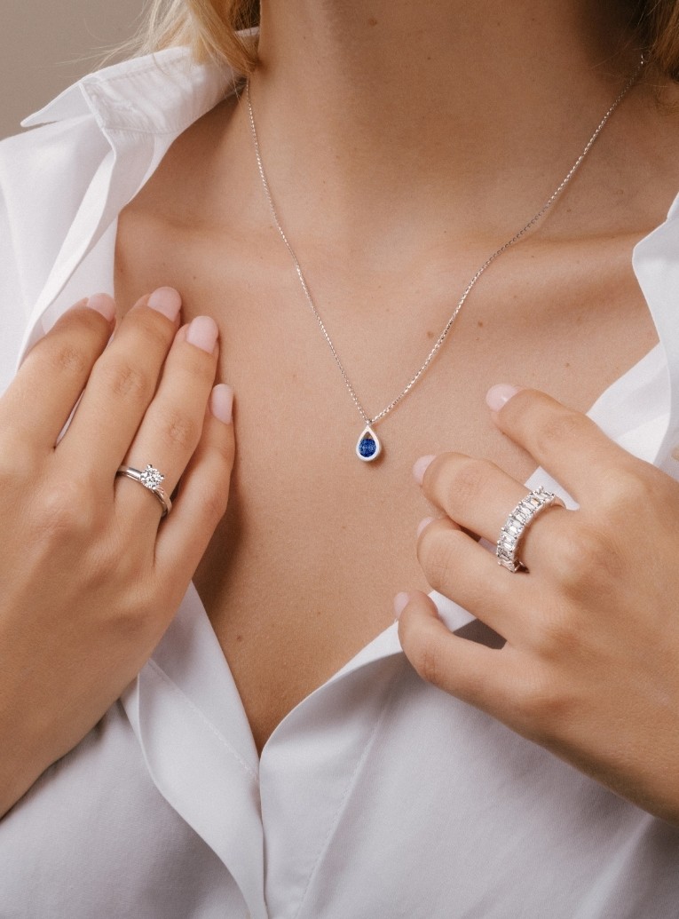 clyde necklace in white gold and lepage diamonds