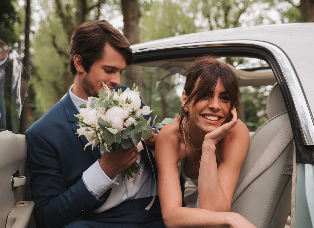 ambiance collection evidence a man and a woman in a car 