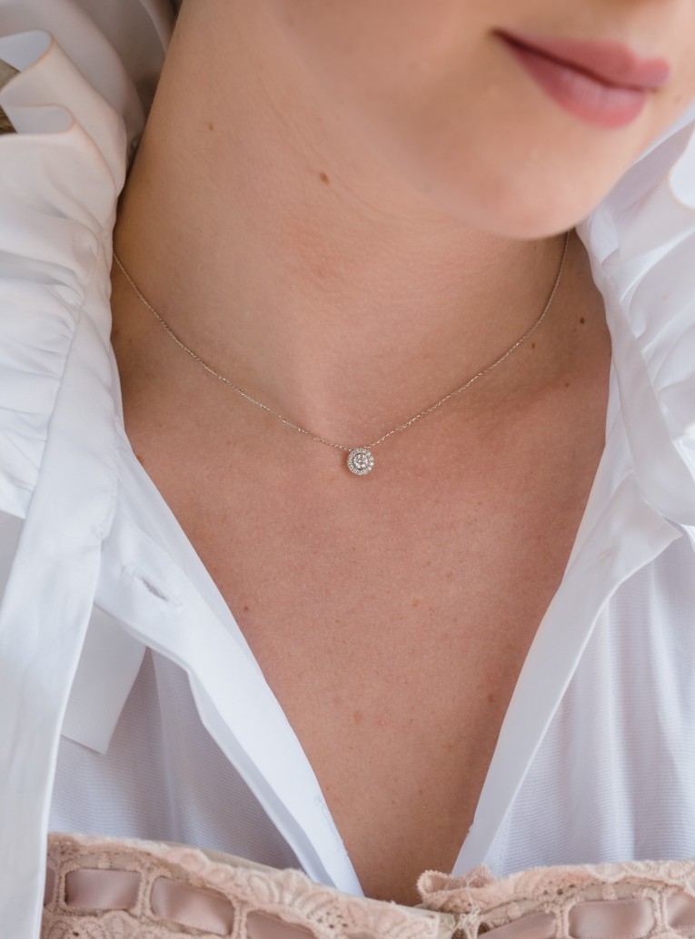 Coquette necklace in gold and diamonds