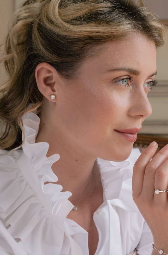 Victoria earrings in gold and diamonds 