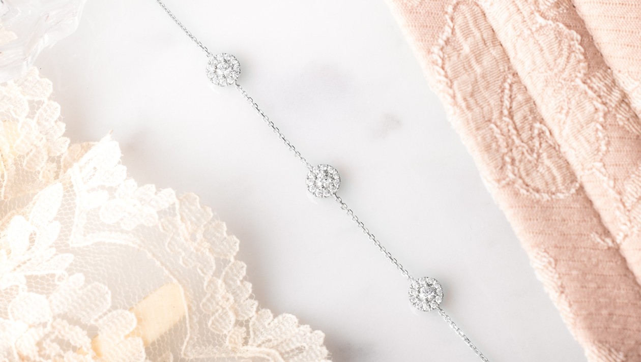 Victoria bracelet in gold and diamonds