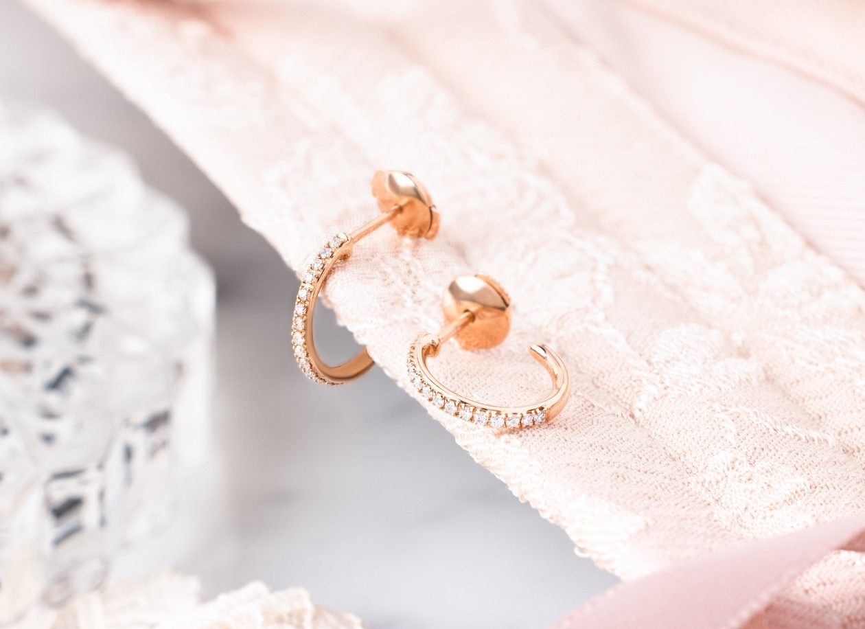 Demoiselle earrings in gold and diamonds