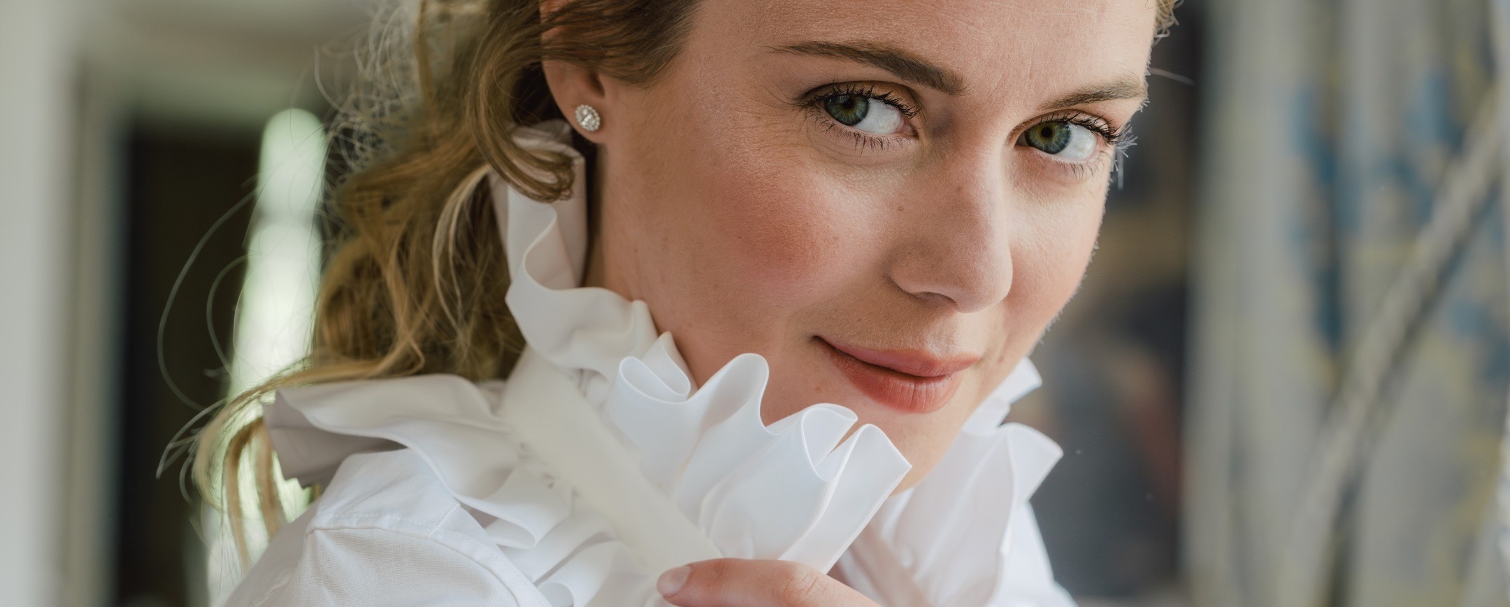 Victoria earrings in gold and diamonds 